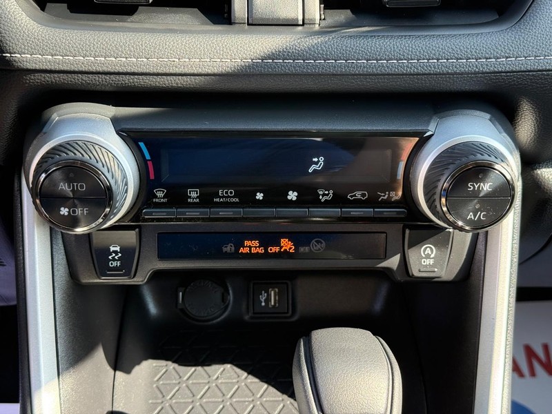 Toyota RAV4 Vehicle Image 18