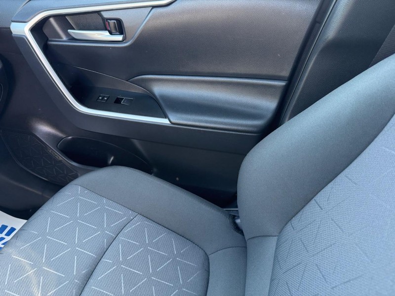 Toyota RAV4 Vehicle Image 20