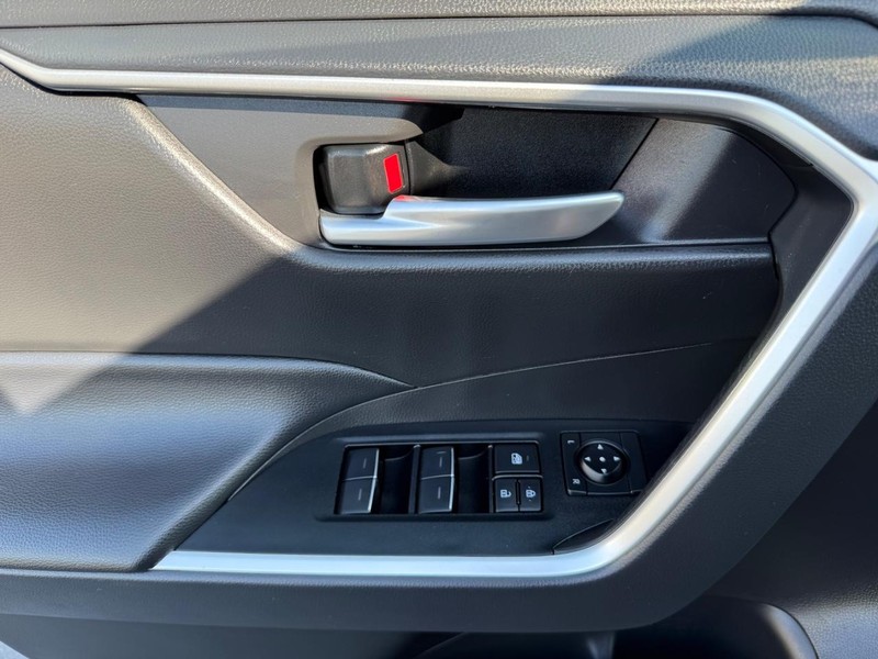 Toyota RAV4 Vehicle Image 23