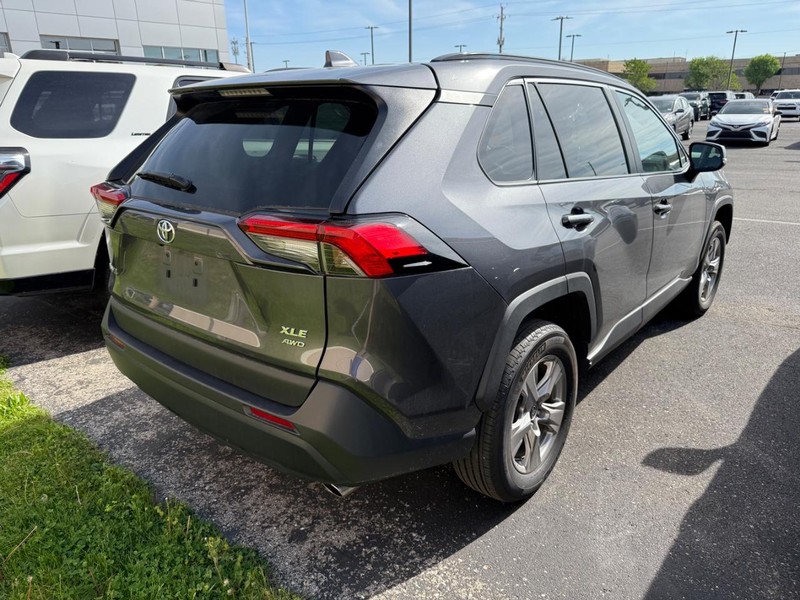 Toyota RAV4 Vehicle Image 04