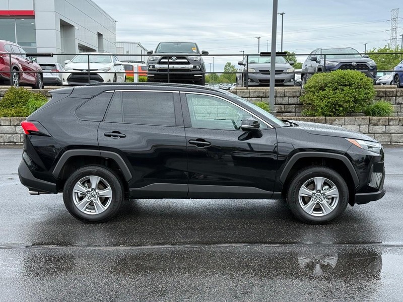 Toyota RAV4 Vehicle Image 02