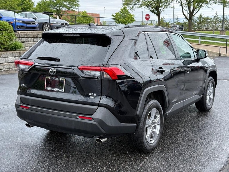 Toyota RAV4 Vehicle Image 03
