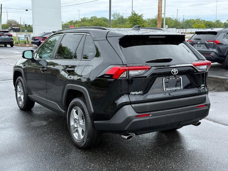 Toyota RAV4 Vehicle Image 05