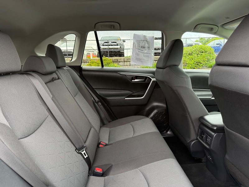 Toyota RAV4 Vehicle Image 10