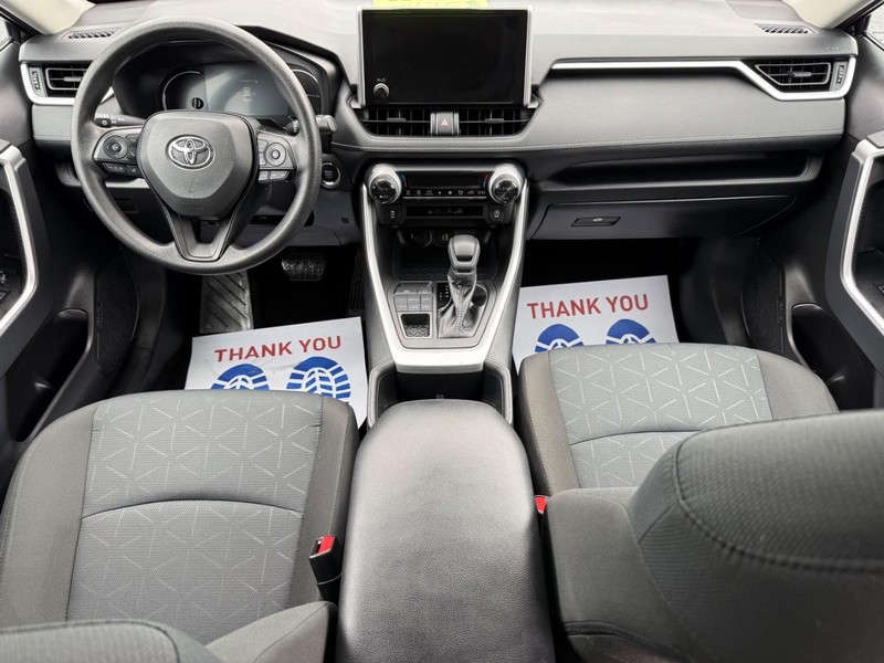 Toyota RAV4 Vehicle Image 11