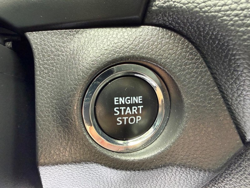 Toyota RAV4 Vehicle Image 15