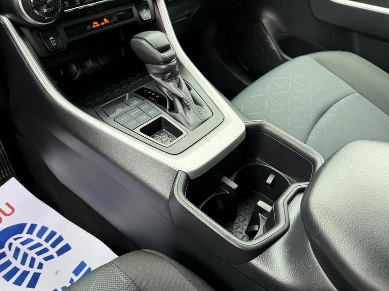 Toyota RAV4 Vehicle Image 19