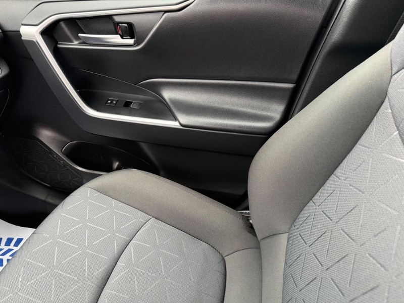 Toyota RAV4 Vehicle Image 20