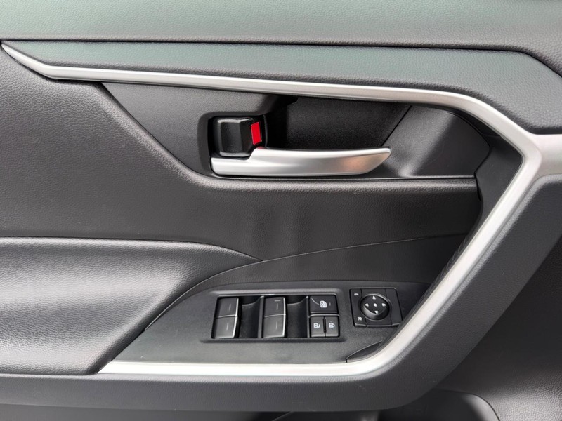 Toyota RAV4 Vehicle Image 23
