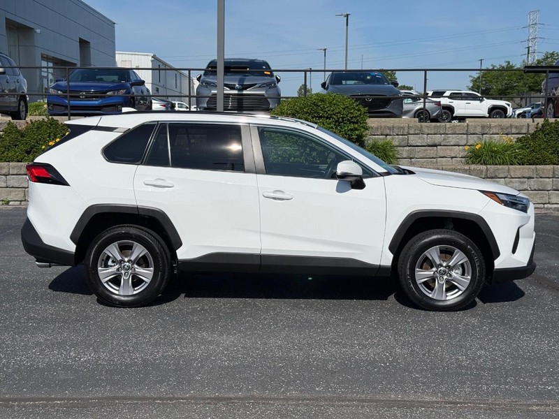 Toyota RAV4 Vehicle Image 02