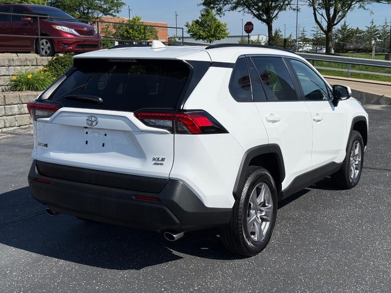 Toyota RAV4 Vehicle Image 03