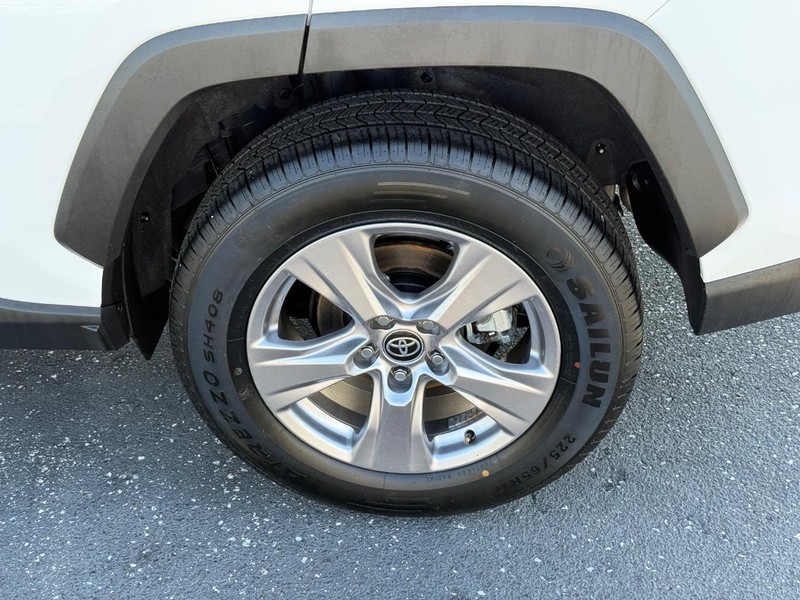 Toyota RAV4 Vehicle Image 06