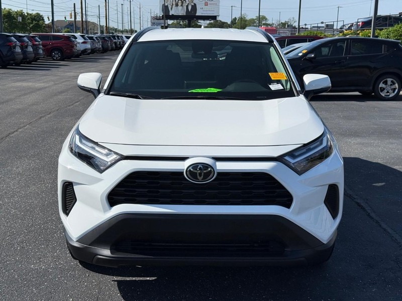 Toyota RAV4 Vehicle Image 09
