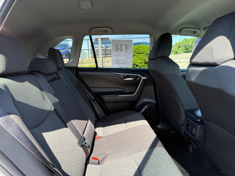 Toyota RAV4 Vehicle Image 10