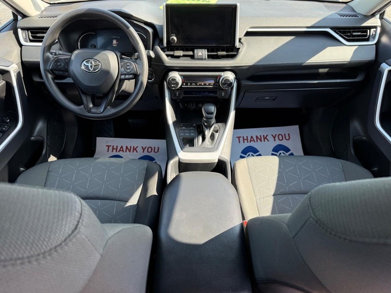 Toyota RAV4 Vehicle Image 11