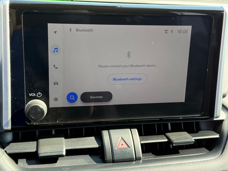 Toyota RAV4 Vehicle Image 16