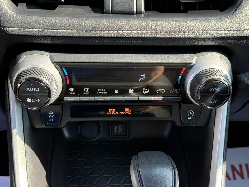 Toyota RAV4 Vehicle Image 18
