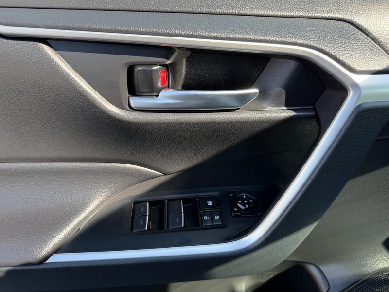 Toyota RAV4 Vehicle Image 23