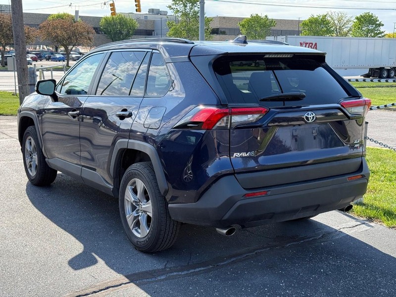Toyota RAV4 Vehicle Image 03