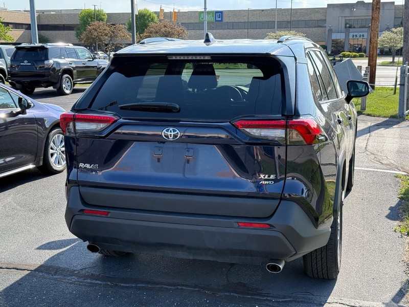 Toyota RAV4 Vehicle Image 04