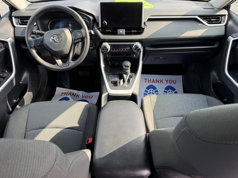 Toyota RAV4 Vehicle Image 10