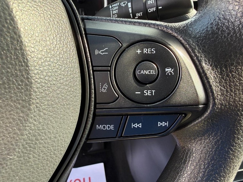 Toyota RAV4 Vehicle Image 13