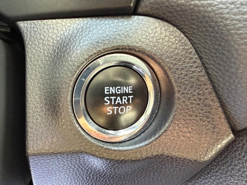 Toyota RAV4 Vehicle Image 14