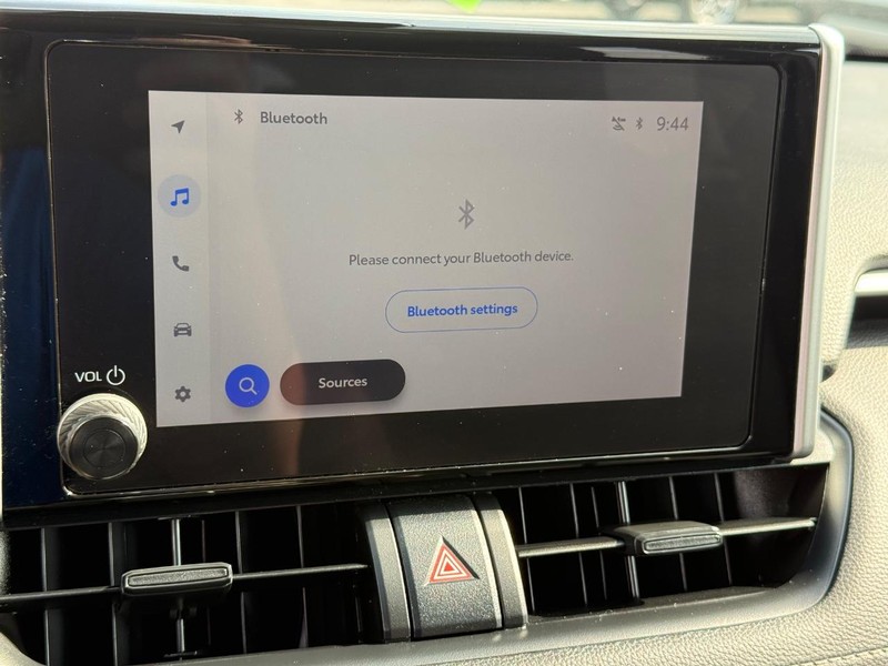 Toyota RAV4 Vehicle Image 15