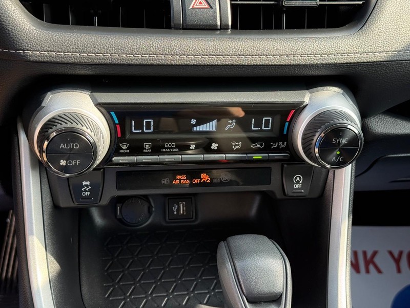 Toyota RAV4 Vehicle Image 17