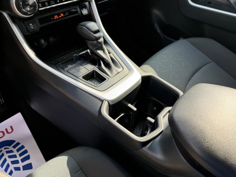 Toyota RAV4 Vehicle Image 18