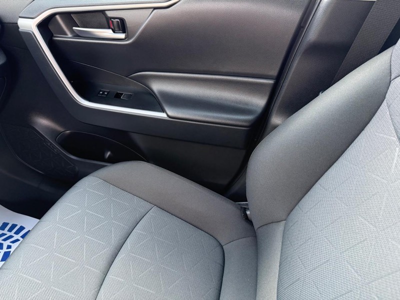 Toyota RAV4 Vehicle Image 19
