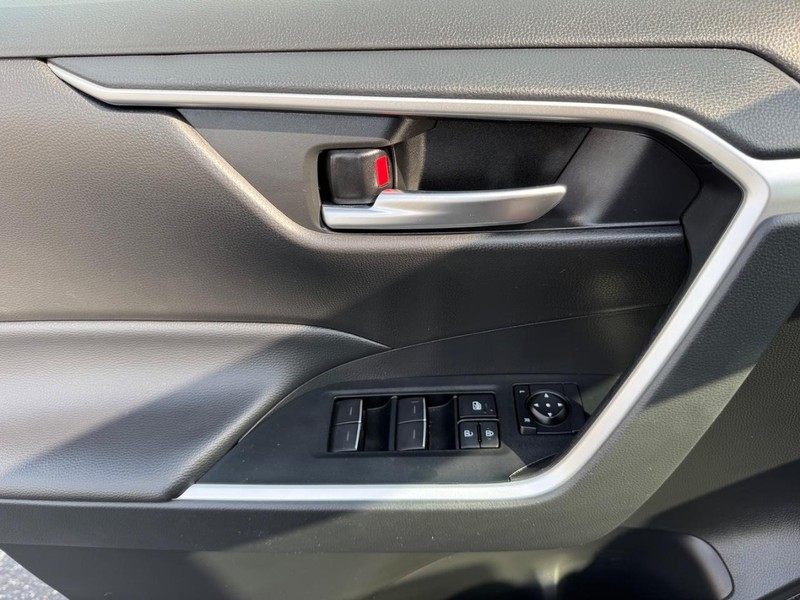 Toyota RAV4 Vehicle Image 22