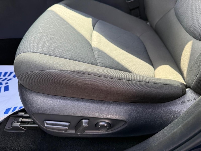 Toyota RAV4 Vehicle Image 23