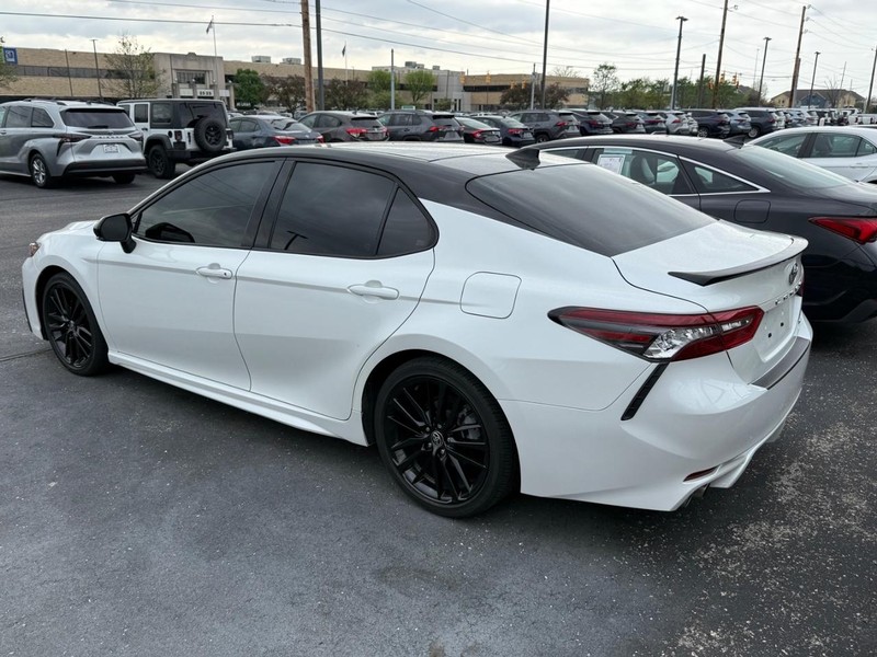 Toyota Camry Vehicle Image 03