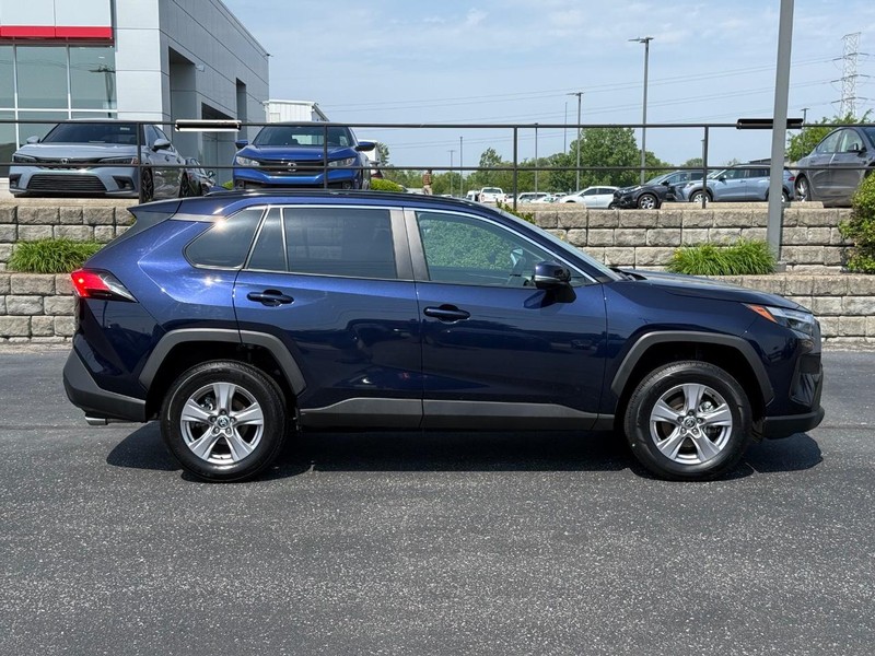 Toyota RAV4 Vehicle Image 02