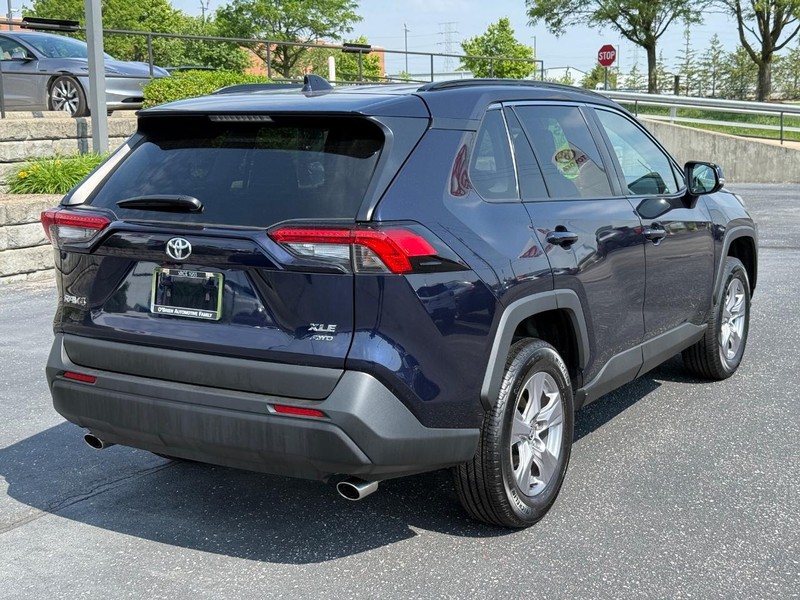 Toyota RAV4 Vehicle Image 03