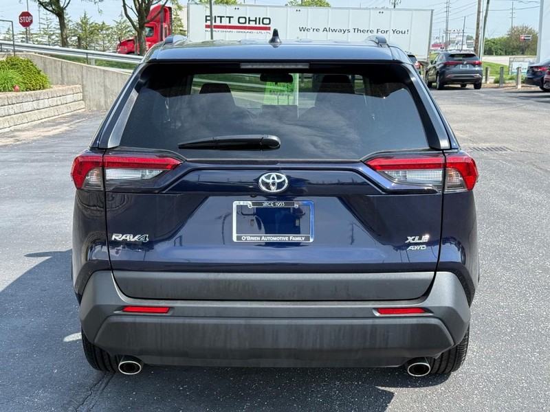 Toyota RAV4 Vehicle Image 04