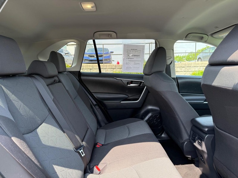 Toyota RAV4 Vehicle Image 10