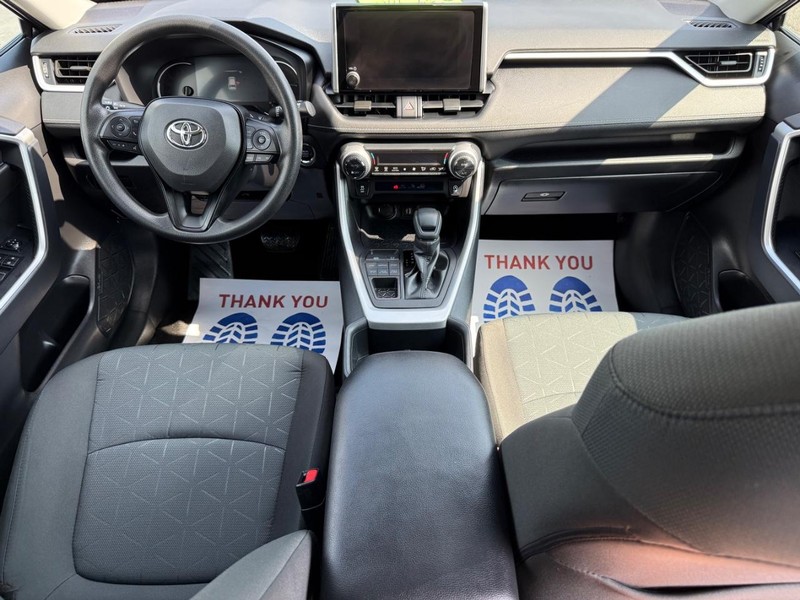 Toyota RAV4 Vehicle Image 11