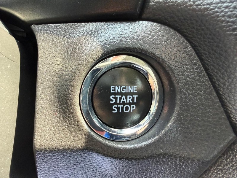 Toyota RAV4 Vehicle Image 15