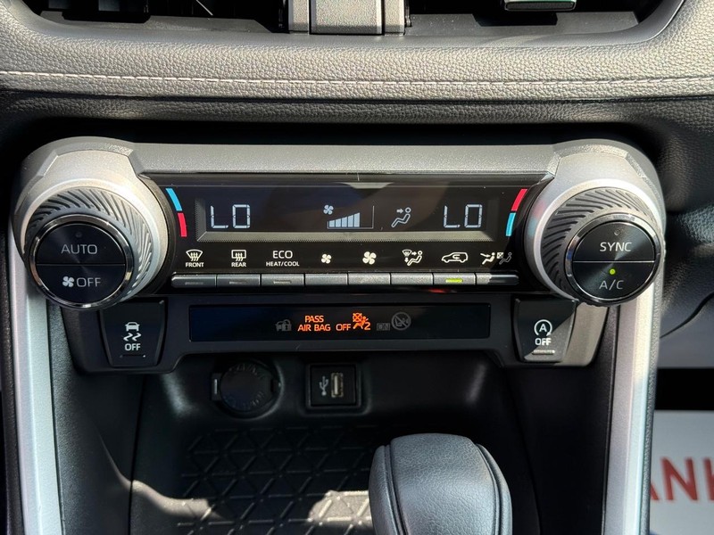Toyota RAV4 Vehicle Image 18