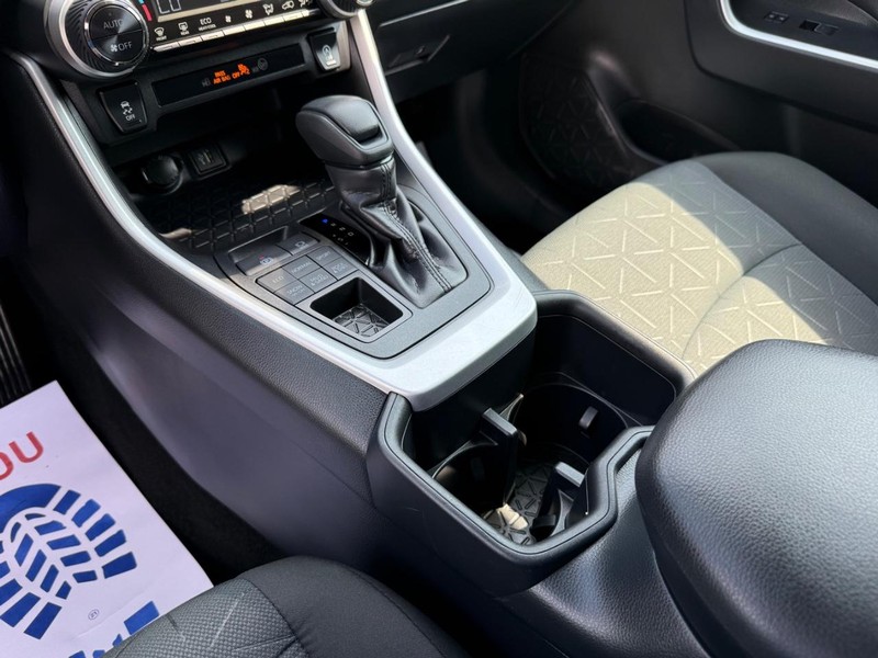Toyota RAV4 Vehicle Image 19