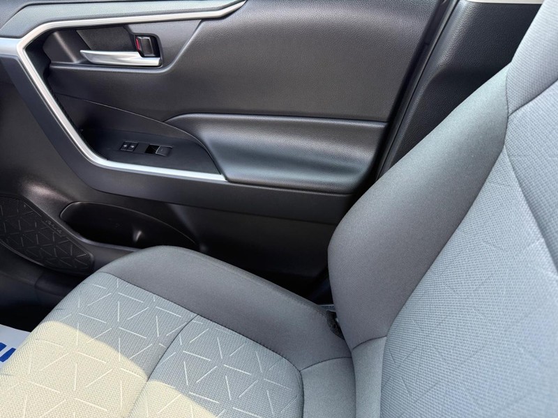 Toyota RAV4 Vehicle Image 20