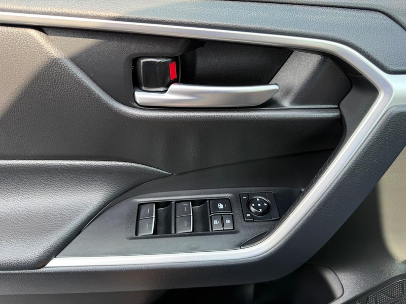 Toyota RAV4 Vehicle Image 23