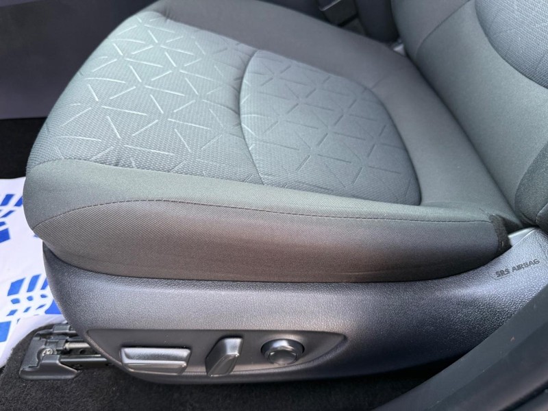 Toyota RAV4 Vehicle Image 24
