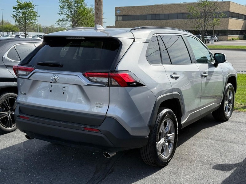 Toyota RAV4 Vehicle Image 04