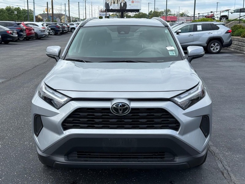 Toyota RAV4 Vehicle Image 09