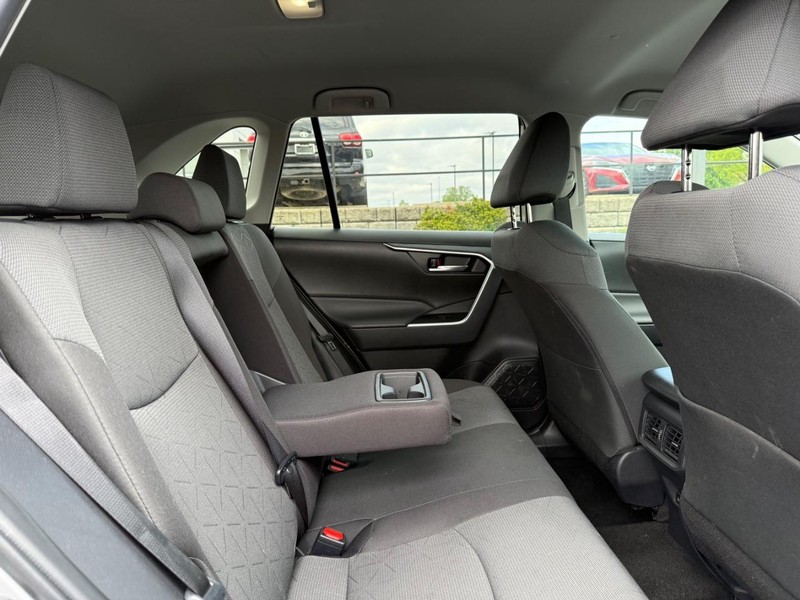 Toyota RAV4 Vehicle Image 10