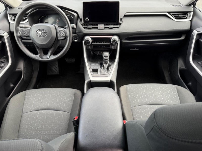 Toyota RAV4 Vehicle Image 11