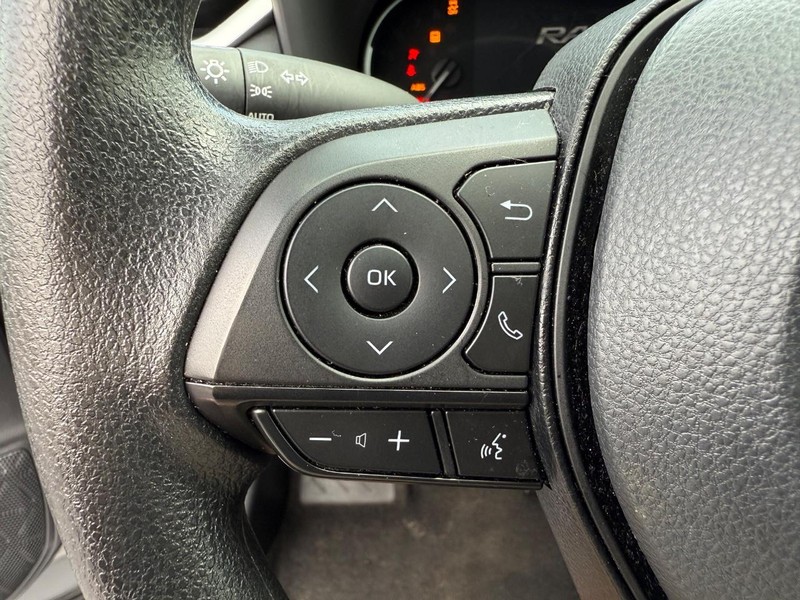 Toyota RAV4 Vehicle Image 13